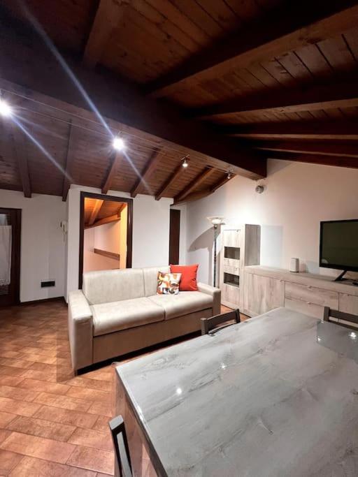 Home 26, Near The Lake Valmadrera Bagian luar foto