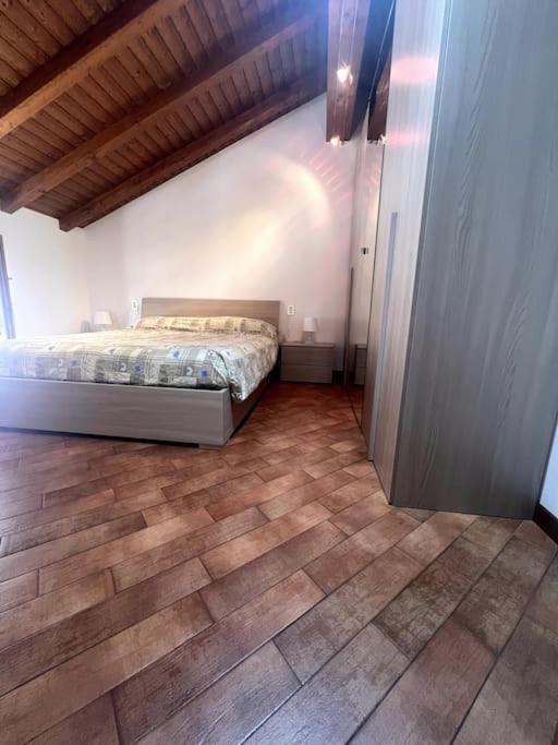 Home 26, Near The Lake Valmadrera Bagian luar foto