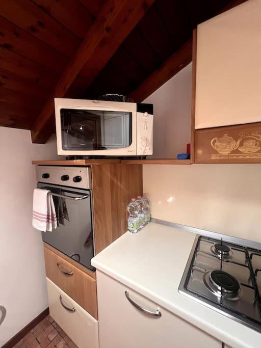 Home 26, Near The Lake Valmadrera Bagian luar foto